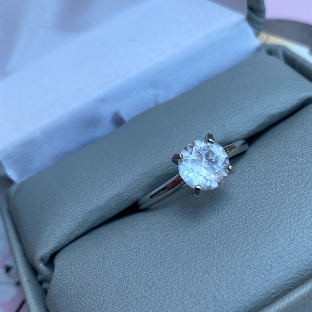 Beautiful‎ Ring - Picture 2 of 10